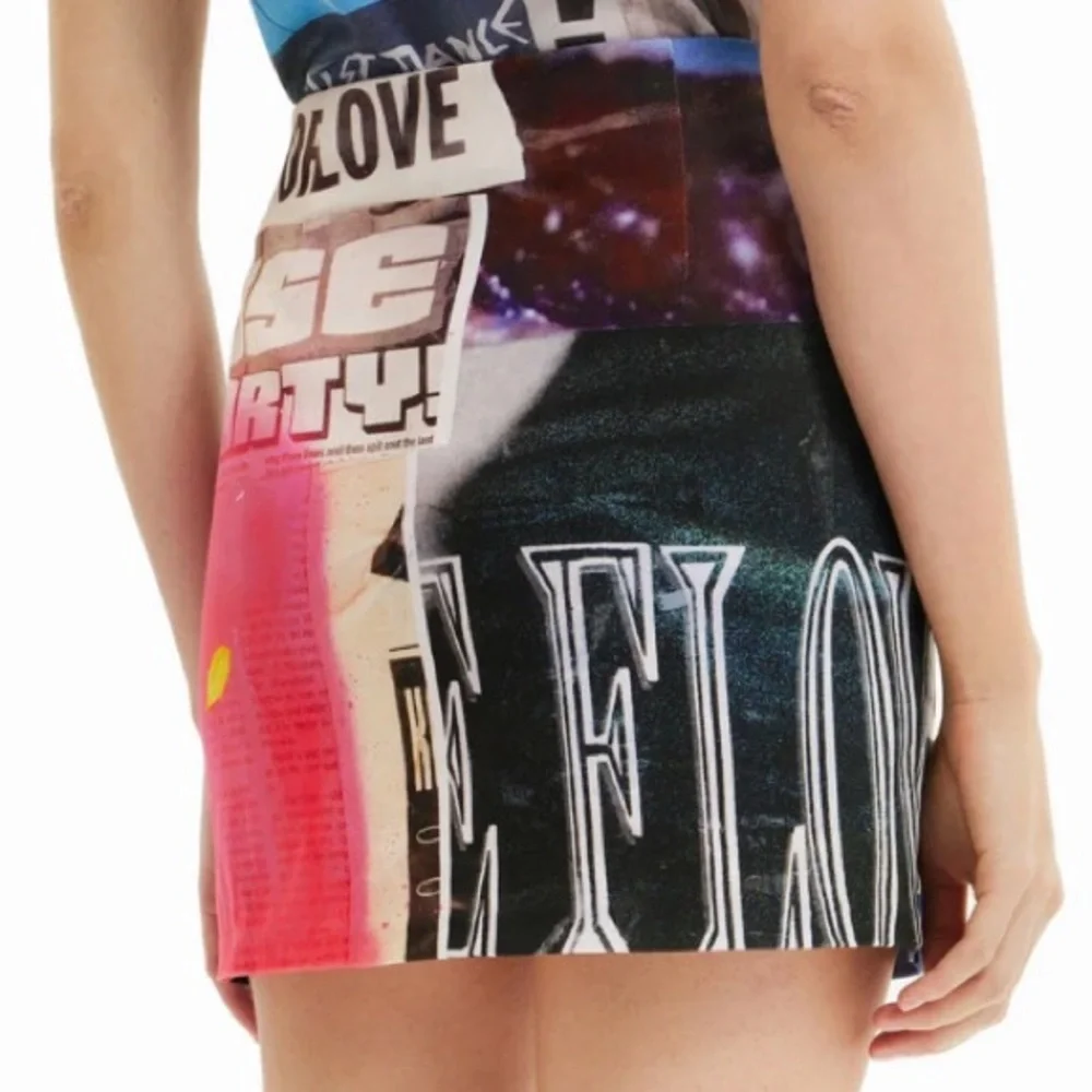 Desigual Slim Newspaper Mini Skirt - Picture 2 of 16